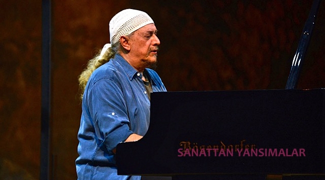 Egberto Gismonti bu kez piyano başındaydı