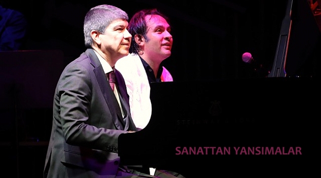 Türel ve Carrasco aynı piyanonun başında...