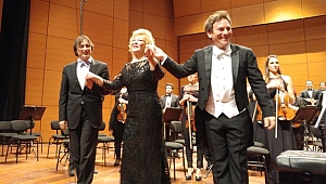 İki piyano ile Mozart Şöleni ve Şostakoviç