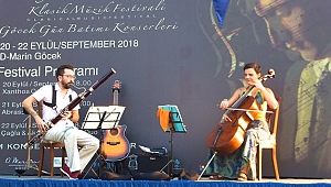 Fagot, çello ve gitarın günbatımında dingin uyumluluğu...