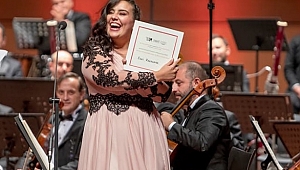 Mezzo soprano Ezgi Karakaya açık ara birinci
