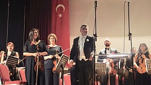 Bir genç, bir olgun besteciyle Cumhuriyet'e selam olsun...