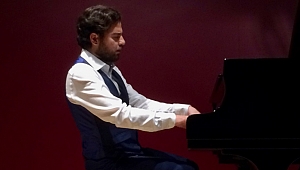 Burak Çebi'yi Debusyy de dinlese, mutlu olurdu...