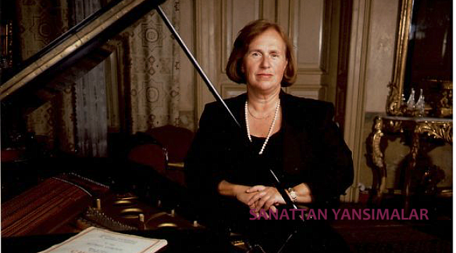 Altın madalya Piyanist Ayşegül Sarıca'nın