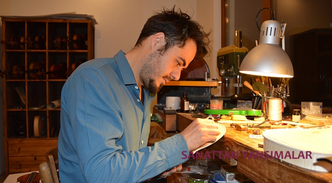 Luthiye Gencer Cerit'e VSA'dan liyakat ödülü