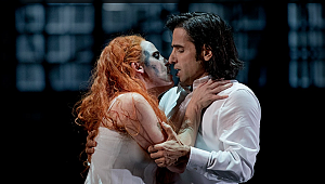 Tenor Bülent Bezdüz Malmö'de Alfredo söylüyor