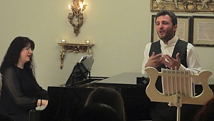 Bir Baritonla Napolitenler