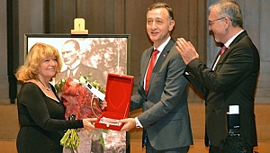 İdil Biret, Belçika'da 60. Yılı Resitalinde ayakta alkışlandı
