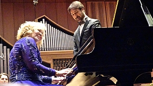 CSO'da Bol Mimikli Bir Konser...