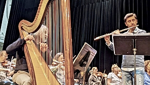 New London'da Konserde Şehitlere Saygı Duruşu