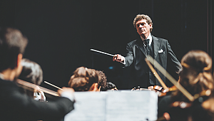 Orkestra 2.5 Ay Boyunca Park ve Bahçelerde