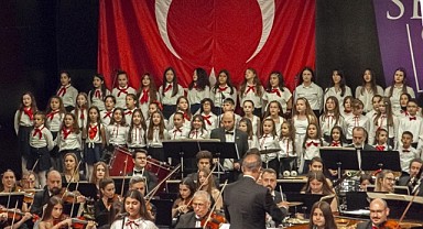 Dostum Mozart ve 23 Nisan Koroları