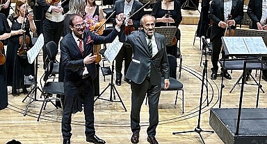 Sesler ve Küller Ağıtı Üzerine...
