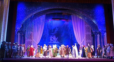 Bișkek'te bir Kırgız Opera: Alimbek ile Kurmancan