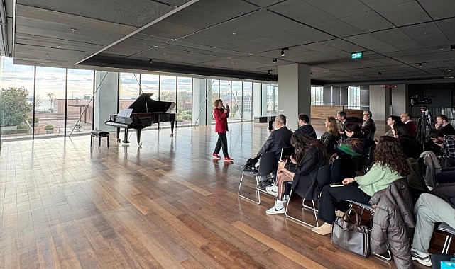 Akışkanlık Çağında Açık Yapıt: İlhan Usmanbaş'ın Biçimsiz'i Üzerine Doğuduyal Yorumu