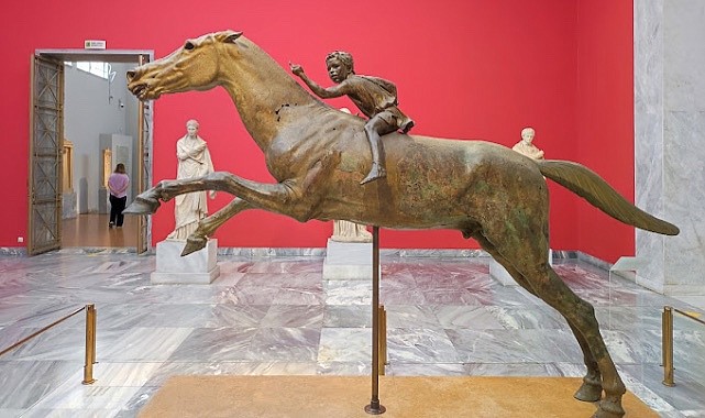 Atina'da Bir Gün ve Bir Akşam: Kültür, Lezzet ve Müziğin İzinde