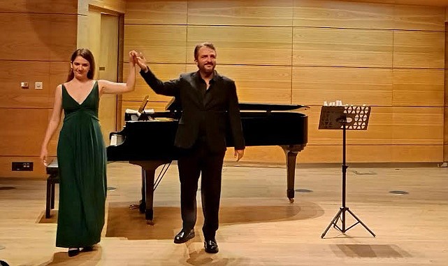 Oda Şarkılarından Oluşan Bir Konser