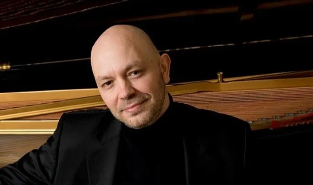 Piyanist Özgür Aydın'dan Yıla  Hızlı Başlangıç