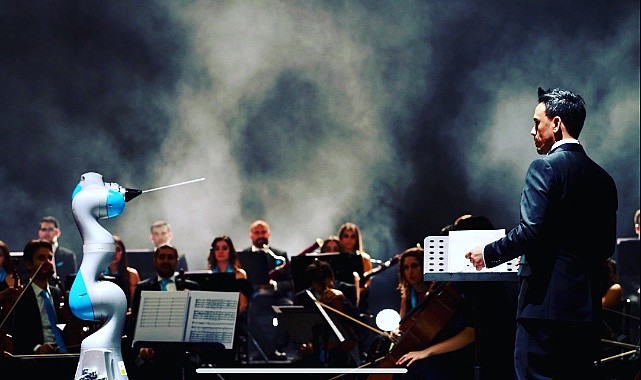 Mehmet Ünal'ın Kozmik Senfoni'si Üzerine…