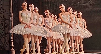 Bu da Bir Başka Kuğu Gölü