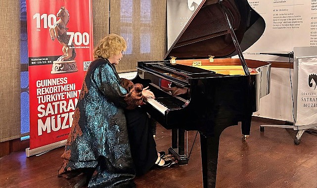 Berrak Tınılarla Anılan Koleksiyoner