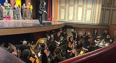 Tutkunun Sahnedeki Zarafeti