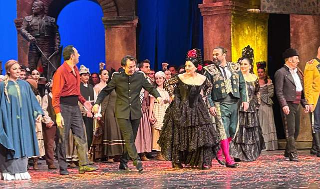 Tutkunun Sahnedeki Zarafeti