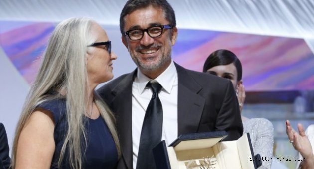 Bakan ödülü nasıl kutladı?