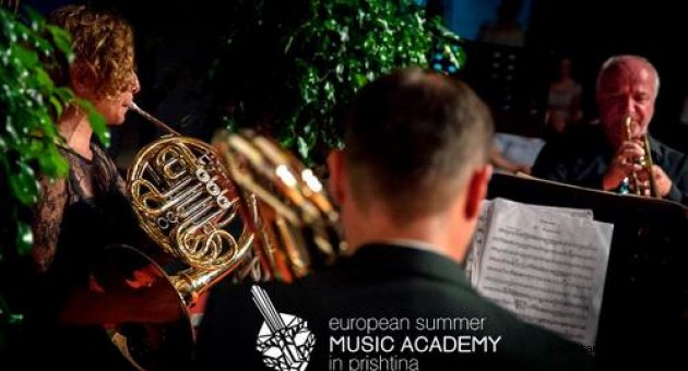 Güloya Altay Priştine'de ders ve konser verdi