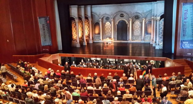 Hurrem Sultan ve DansMavi ayakta alkışlandı…