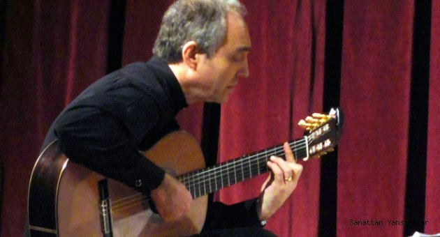 K. Korad, ustalık dersi veriyor ve jüride...