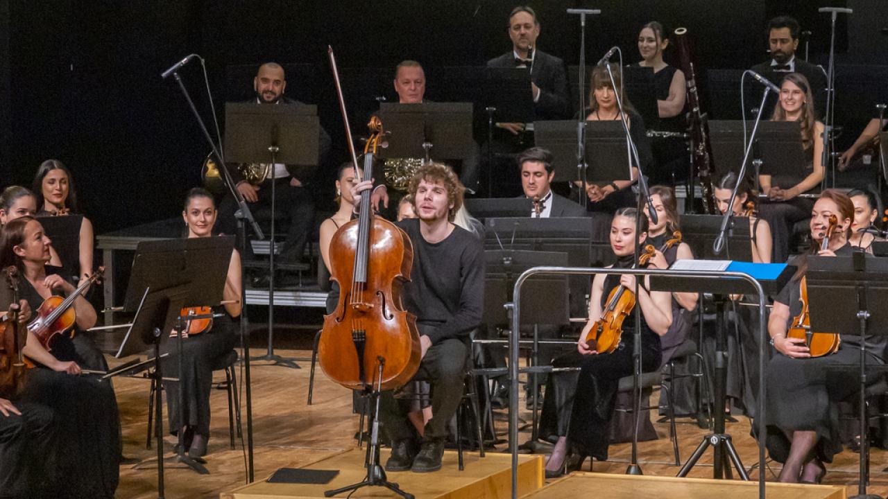 Mikkelsen ve Philippe ile Harika Konser Akşamı