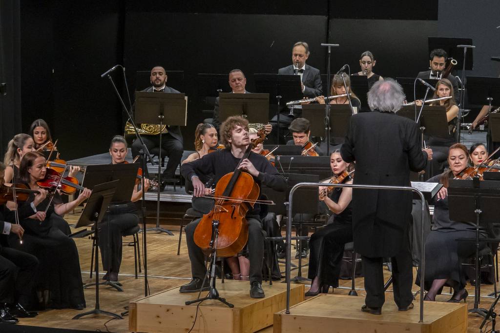 Mikkelsen ve Philippe ile Harika Konser Akşamı